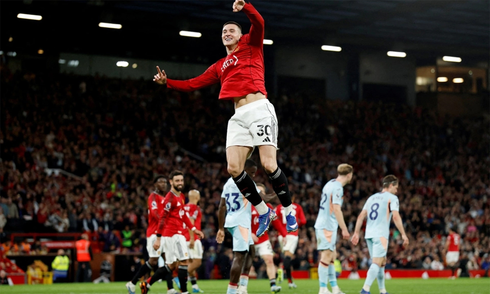 Man Utd hạ Brentford, cách suất Champions League một trận thắng